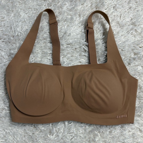 Skims Naked Scoop Bra Nude/Tan color - Picture 2 of 7